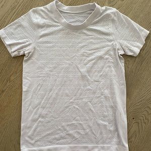 🤍White Semi Mesh Lulu Lemon Top🤍